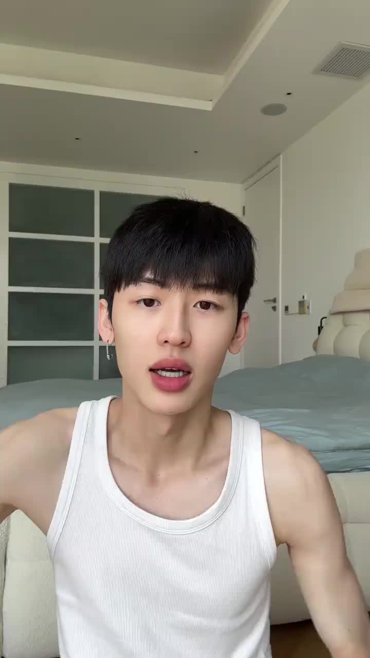 别人笑起来都很好看,我是看起来很好笑~