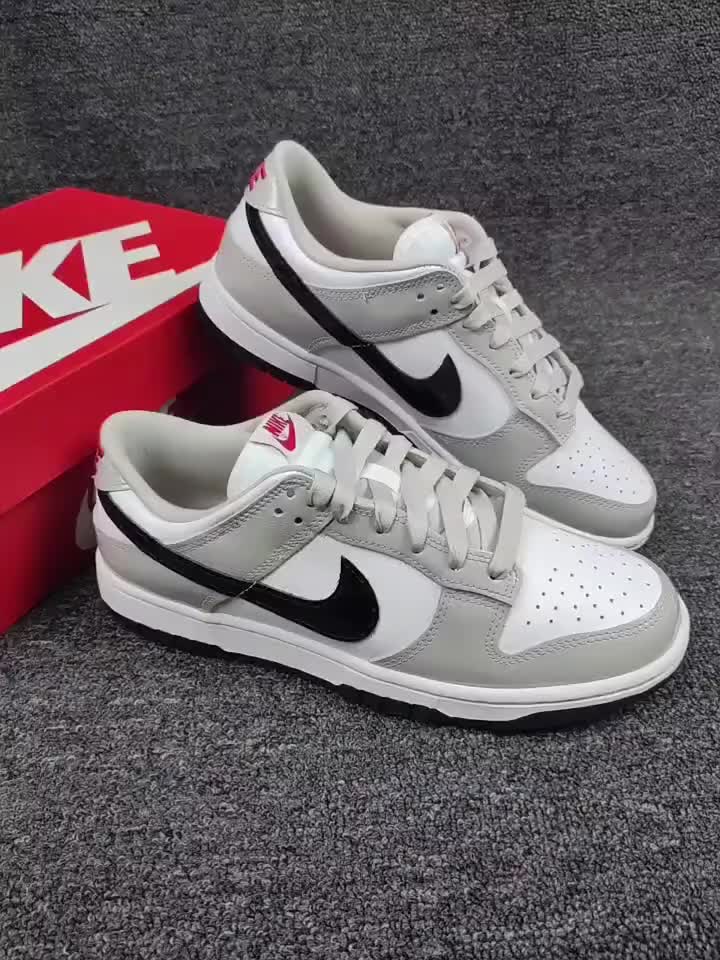 拥有超高性价比的灰白Dunk Low