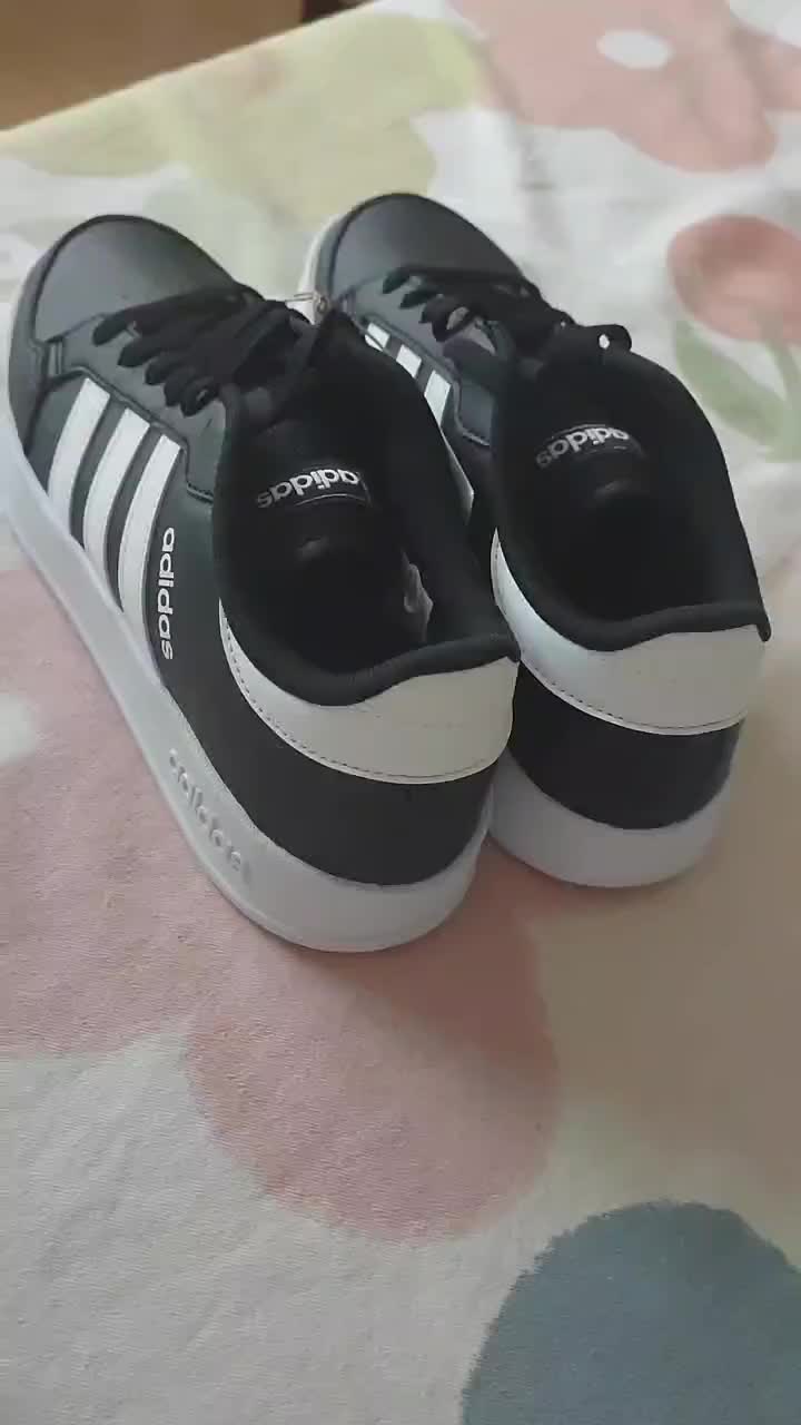 这双阿迪达斯板鞋相当百搭！