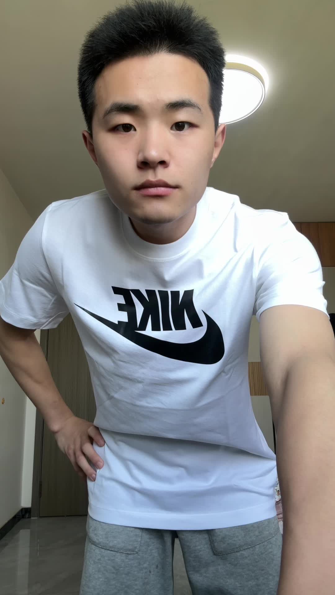 耐克短袖穿搭分享