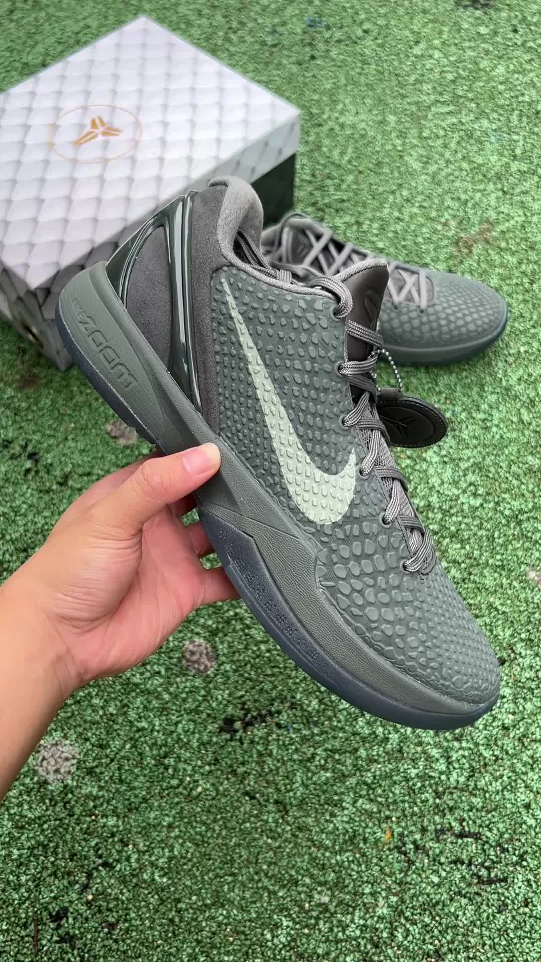 zoom kobe 6 fade to black
FTB系列的第八双，加重了灰色的ZK6。
10-