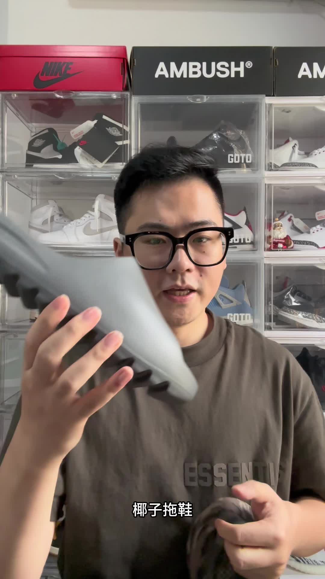 夏日你会更喜欢穿Yeezy拖鞋还是洞洞鞋？