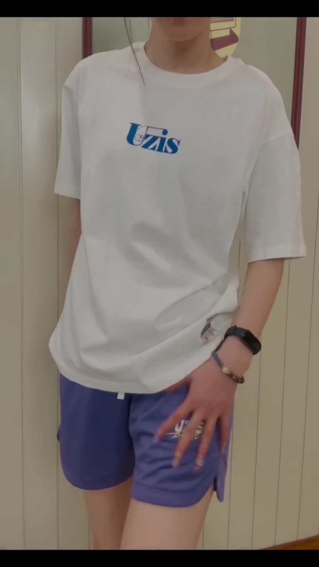 亲爱的时尚达人们，今天要给你们重磅推荐 uzis 的宝藏短裤短袖，准备好迎接惊喜了吗？