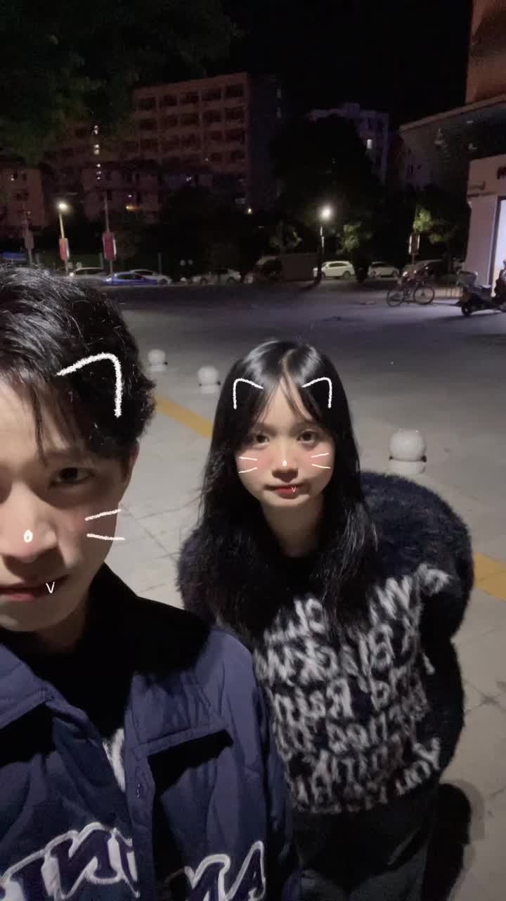 这个视角好显小～