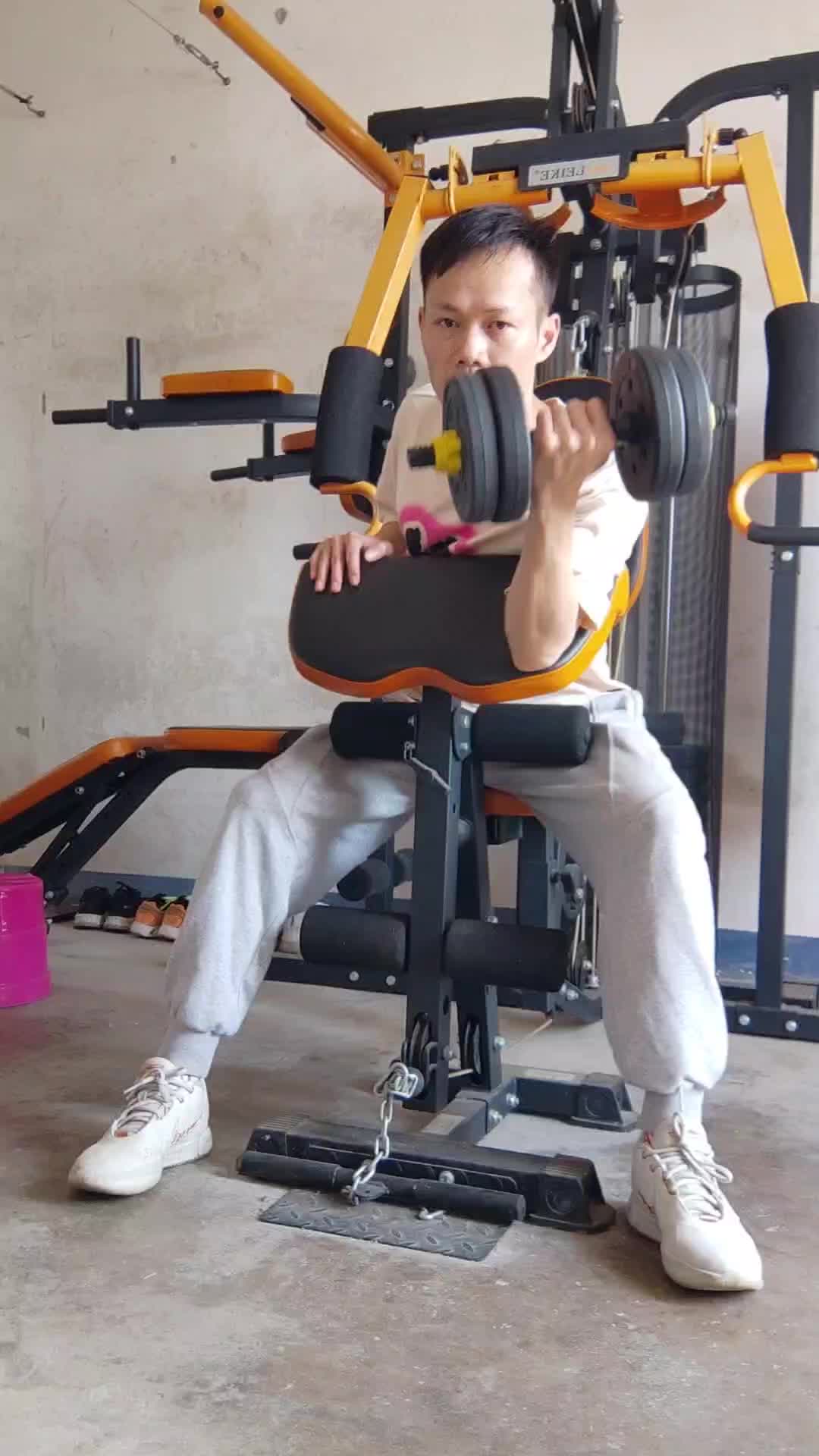 坐姿练肱二头肌！