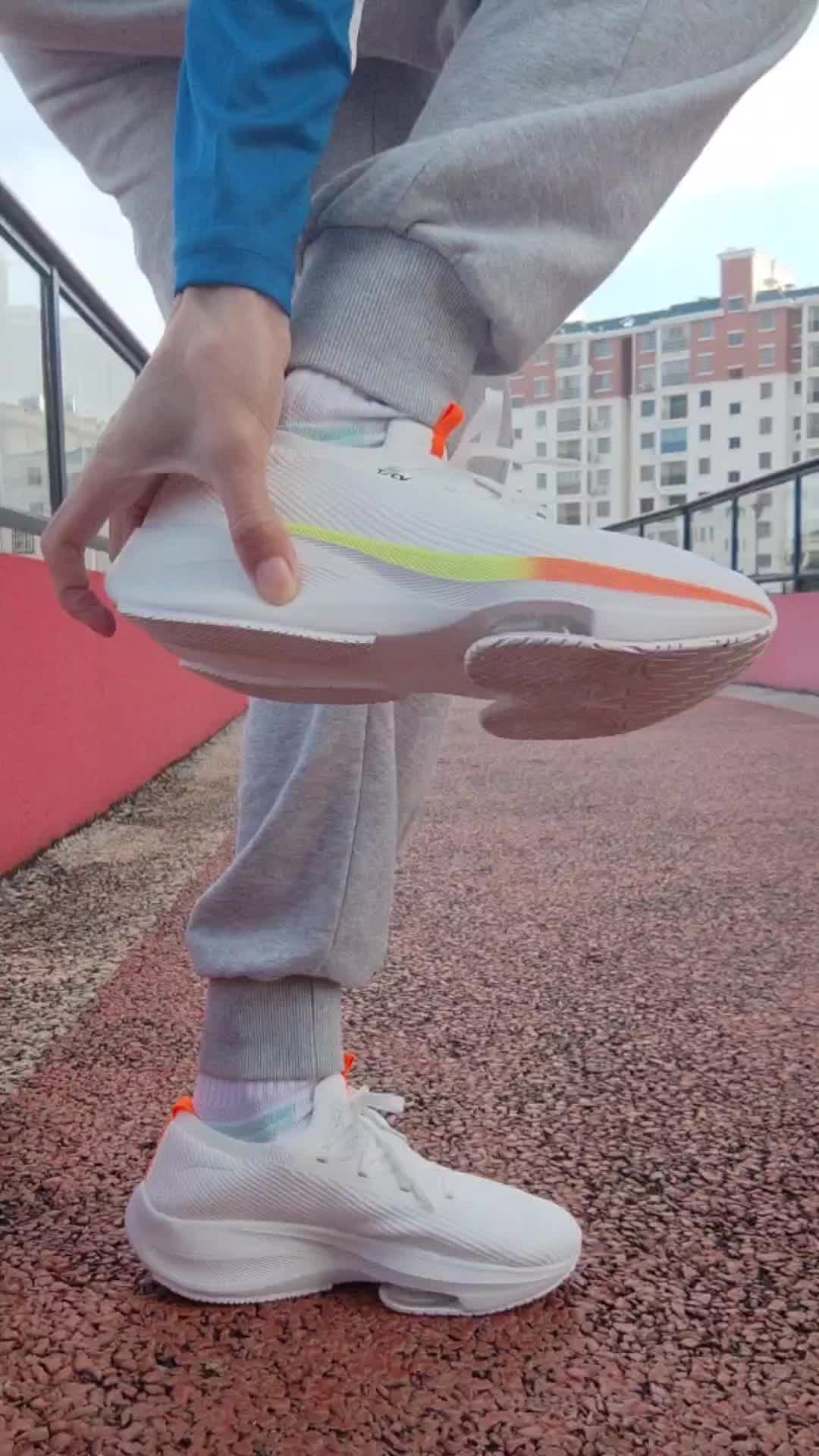 这双跑鞋好看！