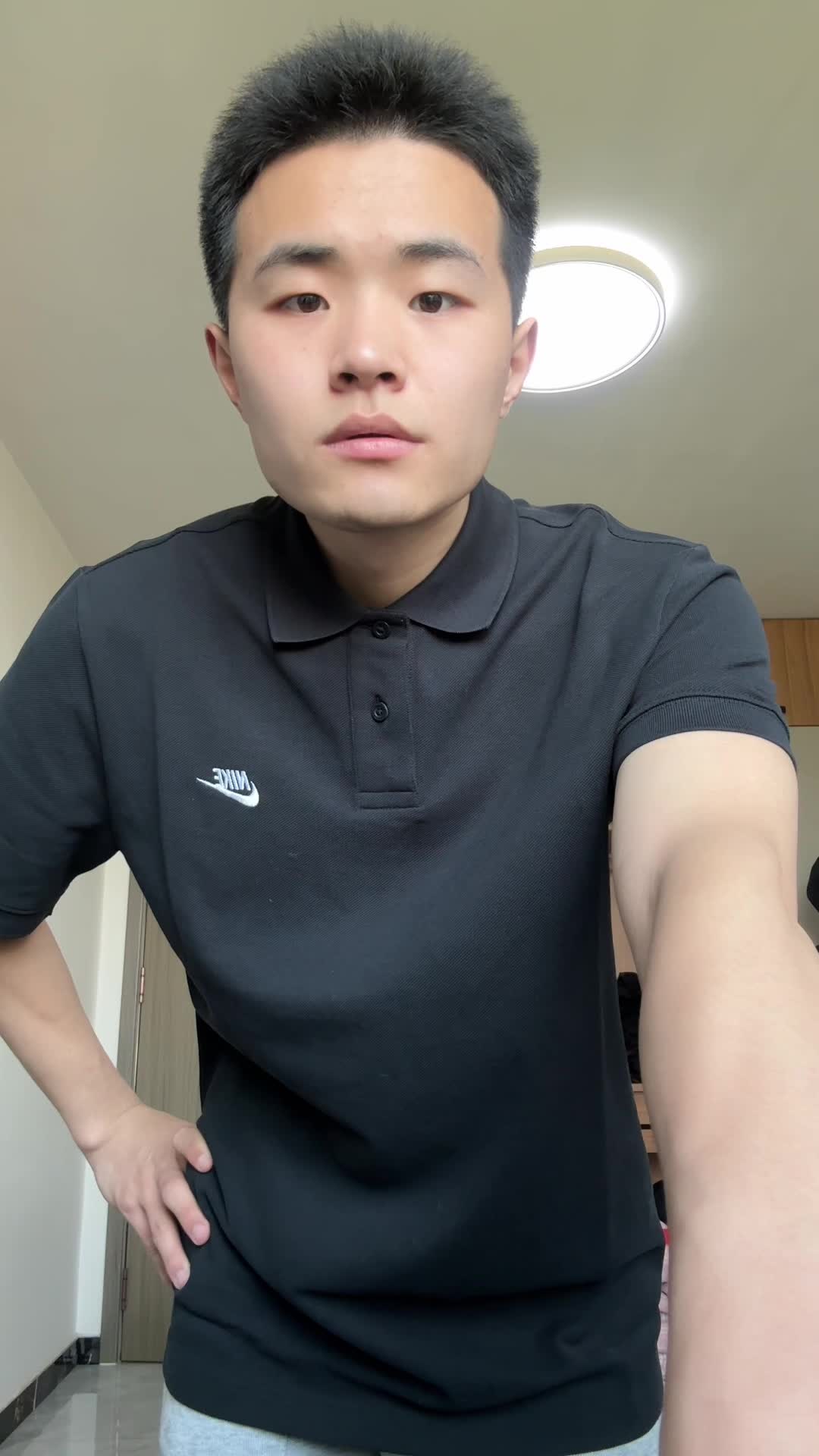 耐克黑色Polo衫穿搭分享