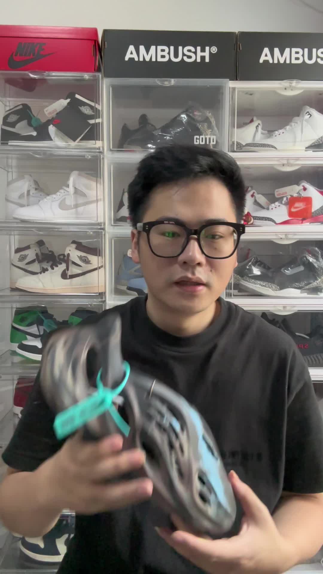 Yeezy 洞洞鞋黑炫彩你现在还热爱吗？