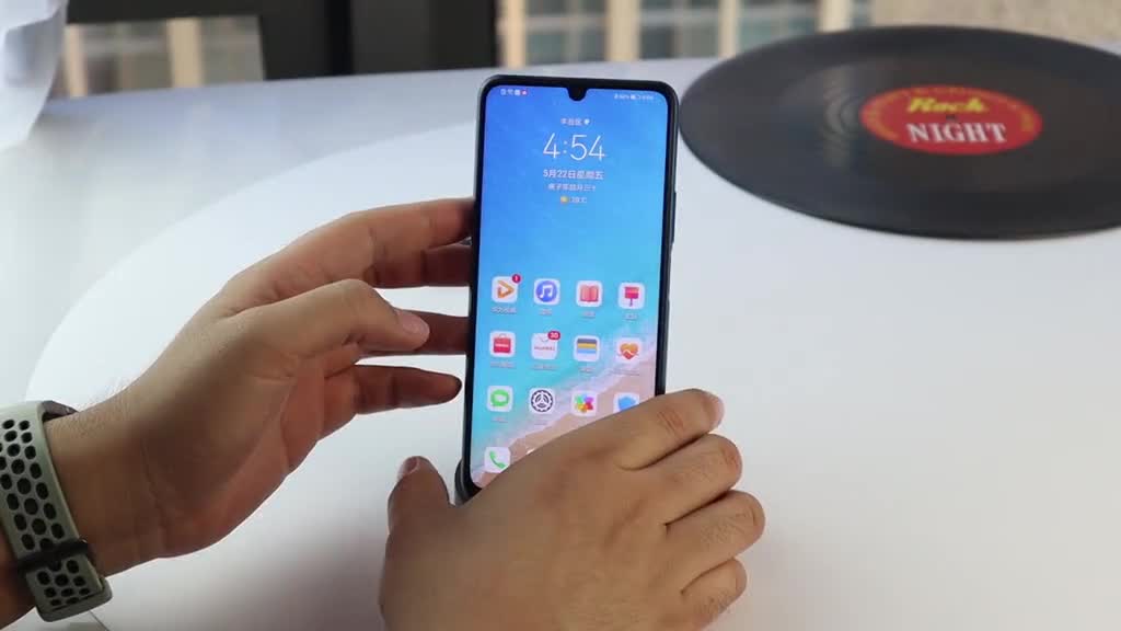 华为畅享Z抢先开箱：天玑800+90Hz