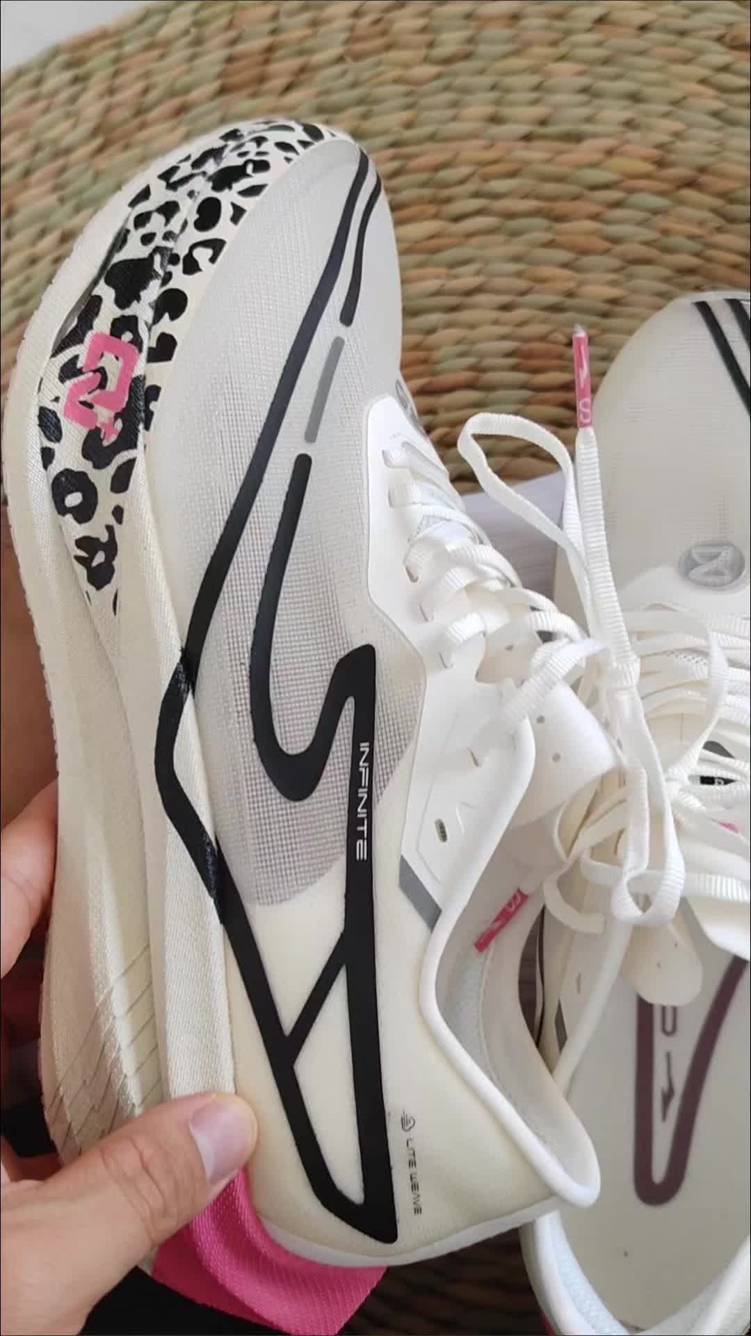 芷境2.0》直男的粉鸿豹，S气的内心需要一双S气的鞋子