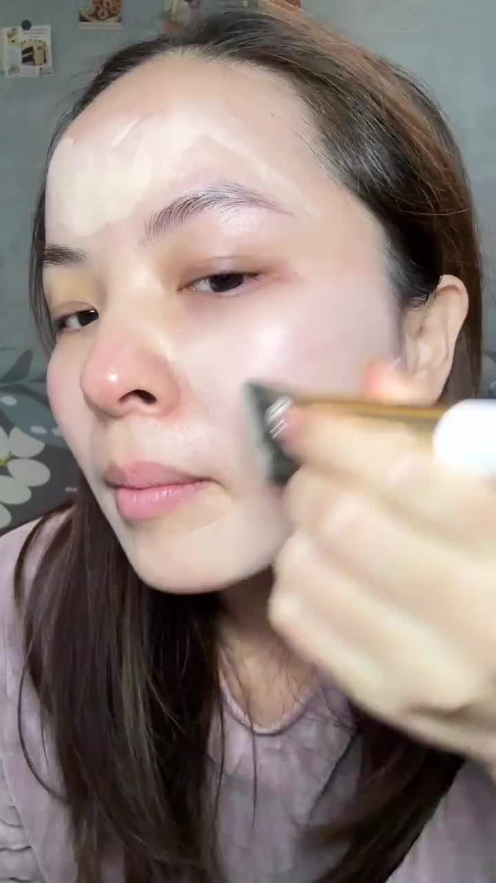 好久没盘到妆效这么美的粉底液了！干皮友好！