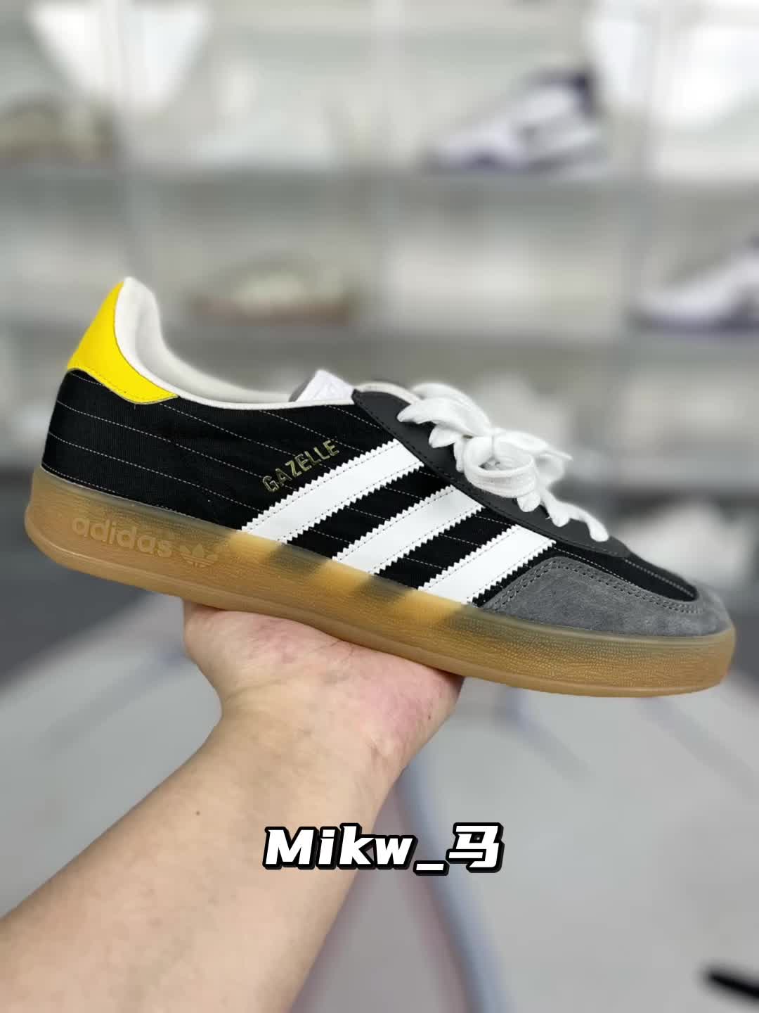 多看一眼还是会喜欢的阿迪