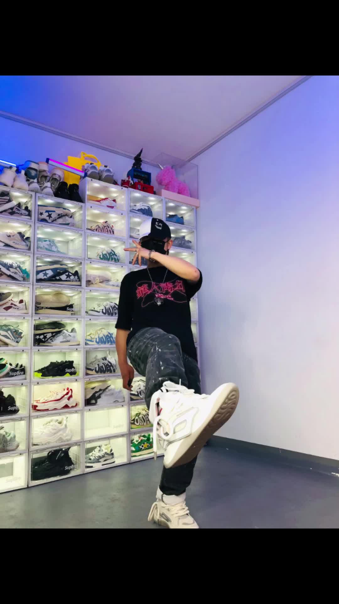 身高｜体重：178｜65

🧍‍♂️ 穿