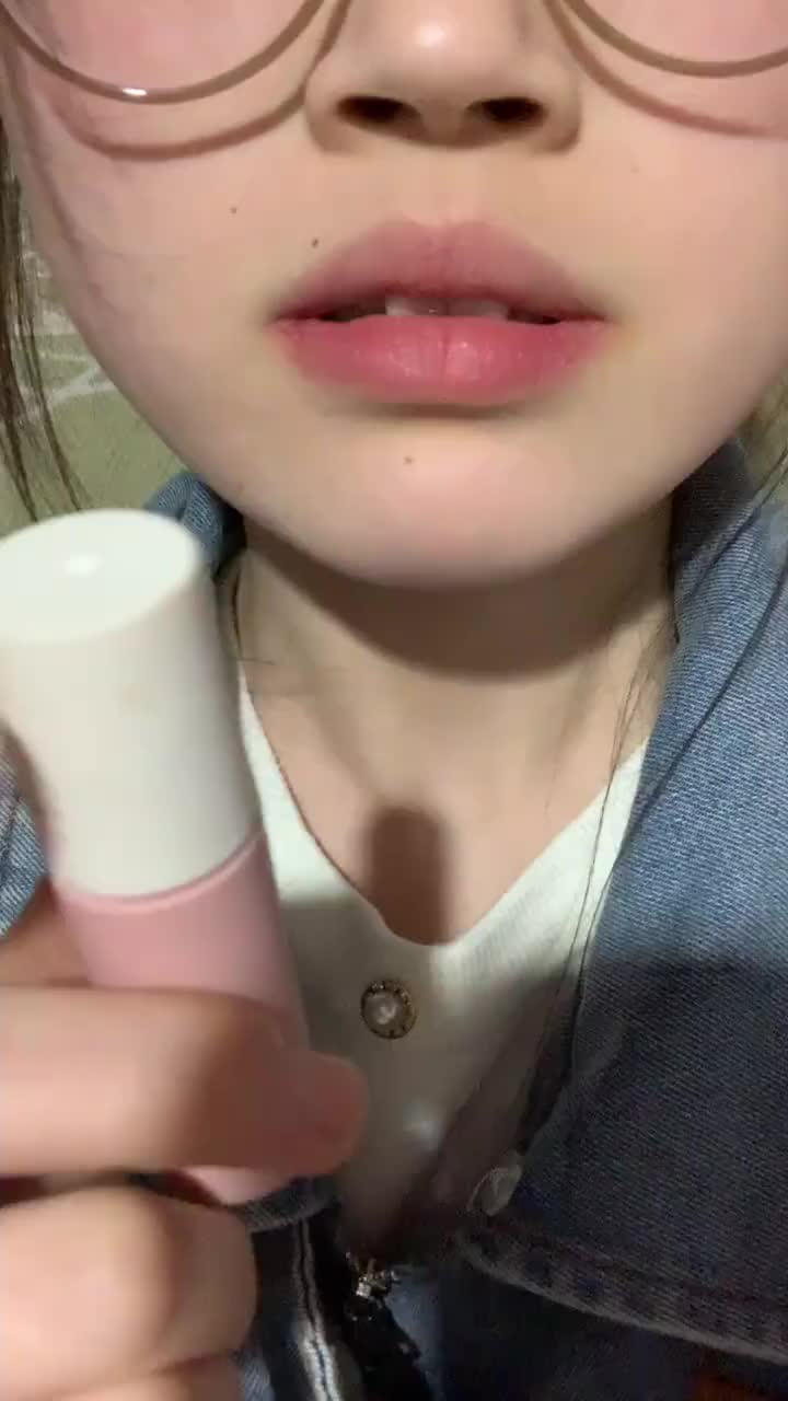 这只口红有点东西在身上💚💚