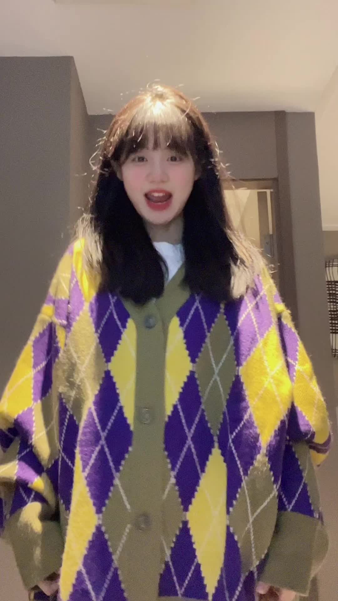 早春毛衣开衫，这样穿真的不会出错！