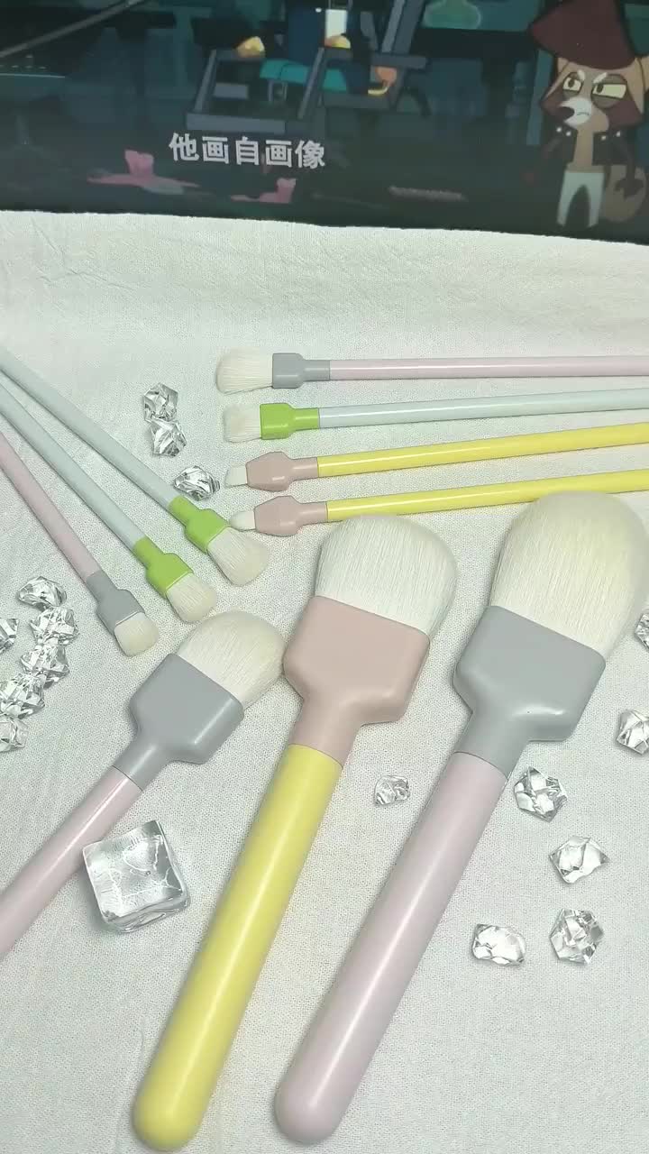 艾特朋友新年送你颜值超高的化妆好物🎁~
