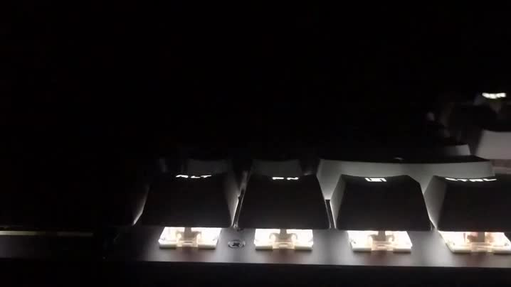 【评测】体验完价值200元的机械键盘陷入空虚