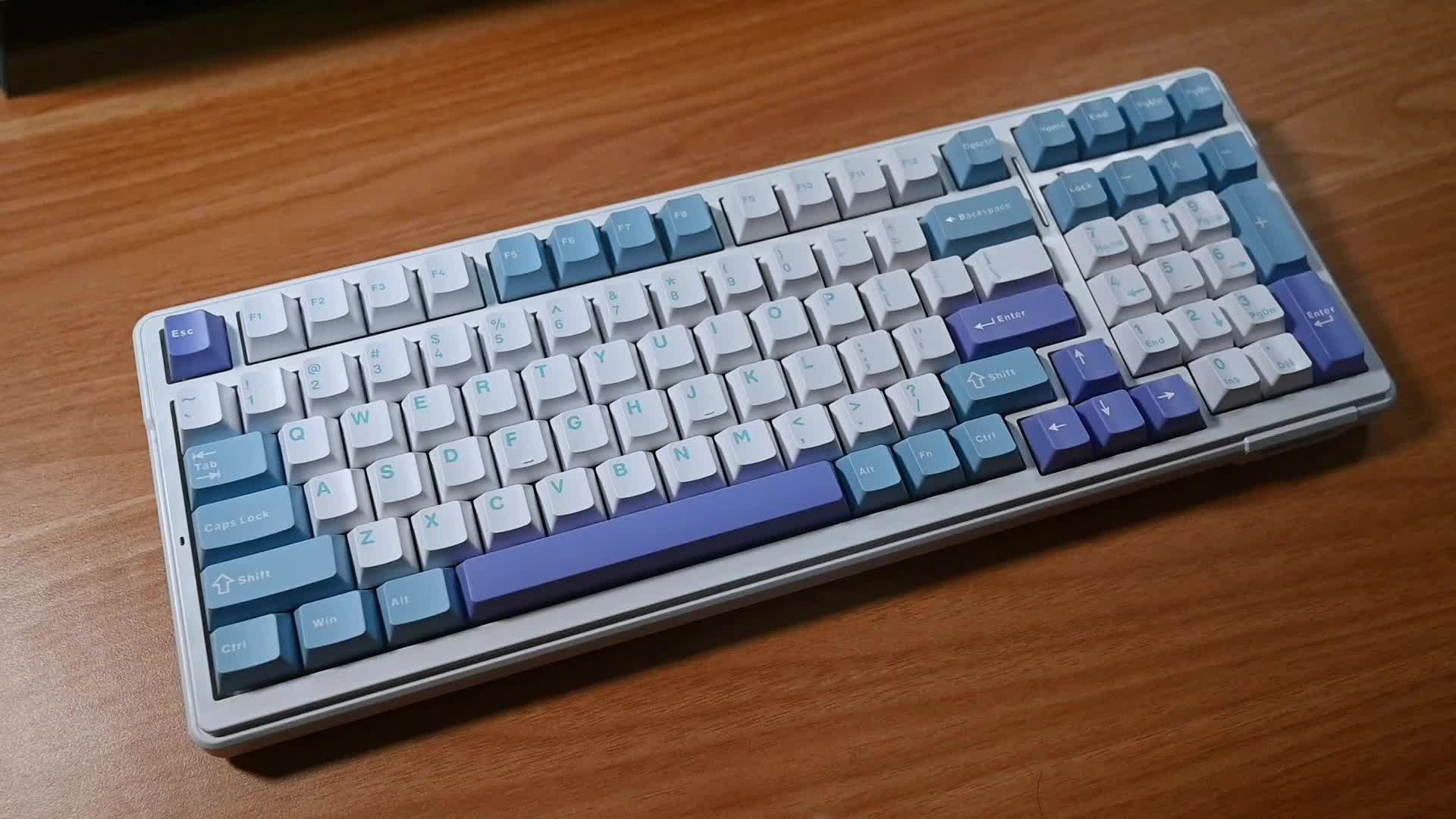 三模客制化机械键盘，狼蛛F99新月轴使用