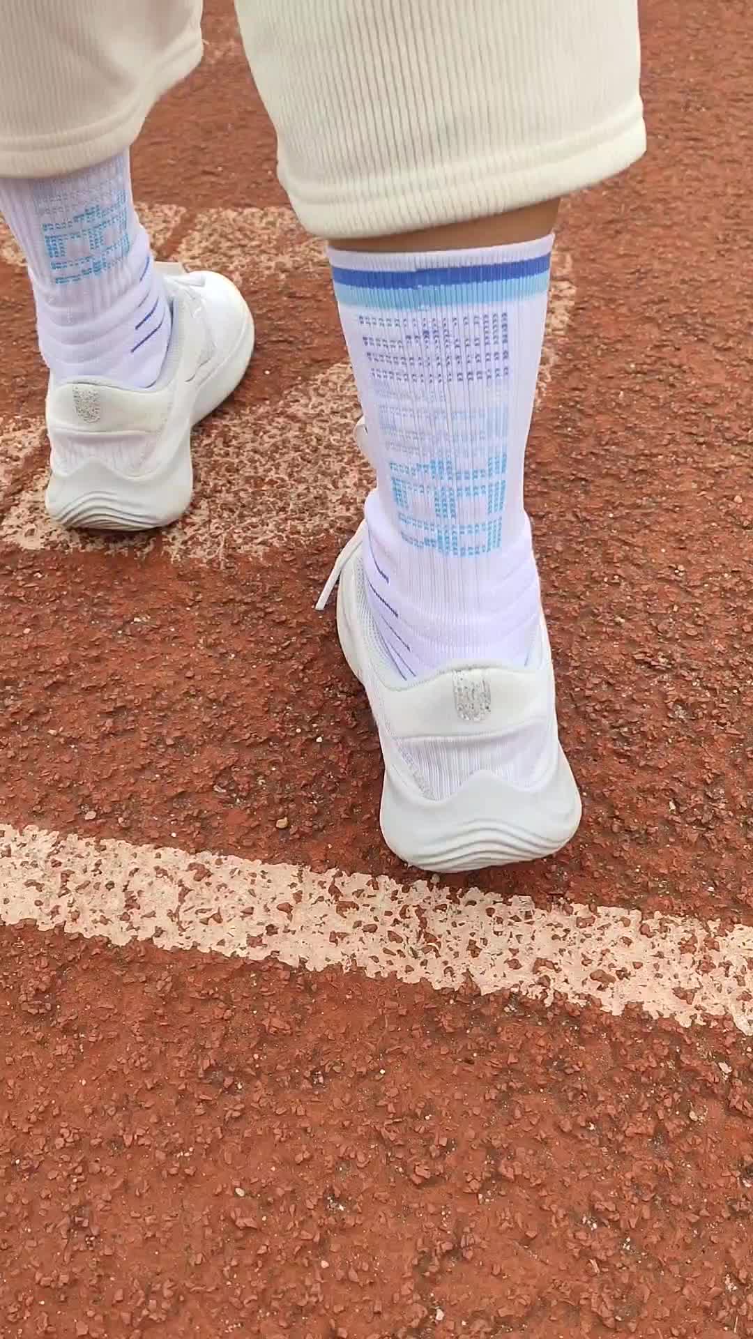 穿这双鞋子跑步舒服！