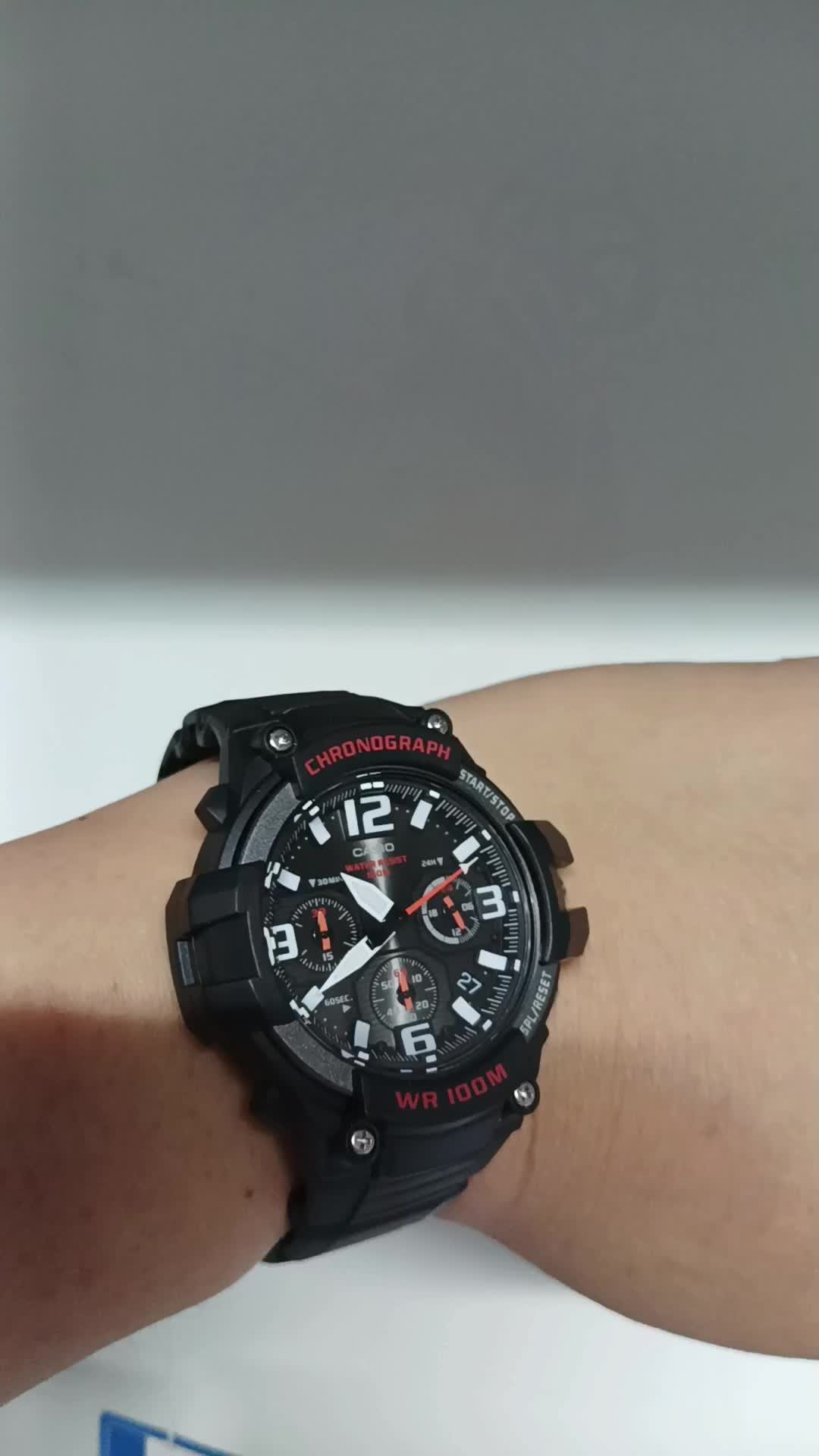 卡西欧休闲运动款腕表