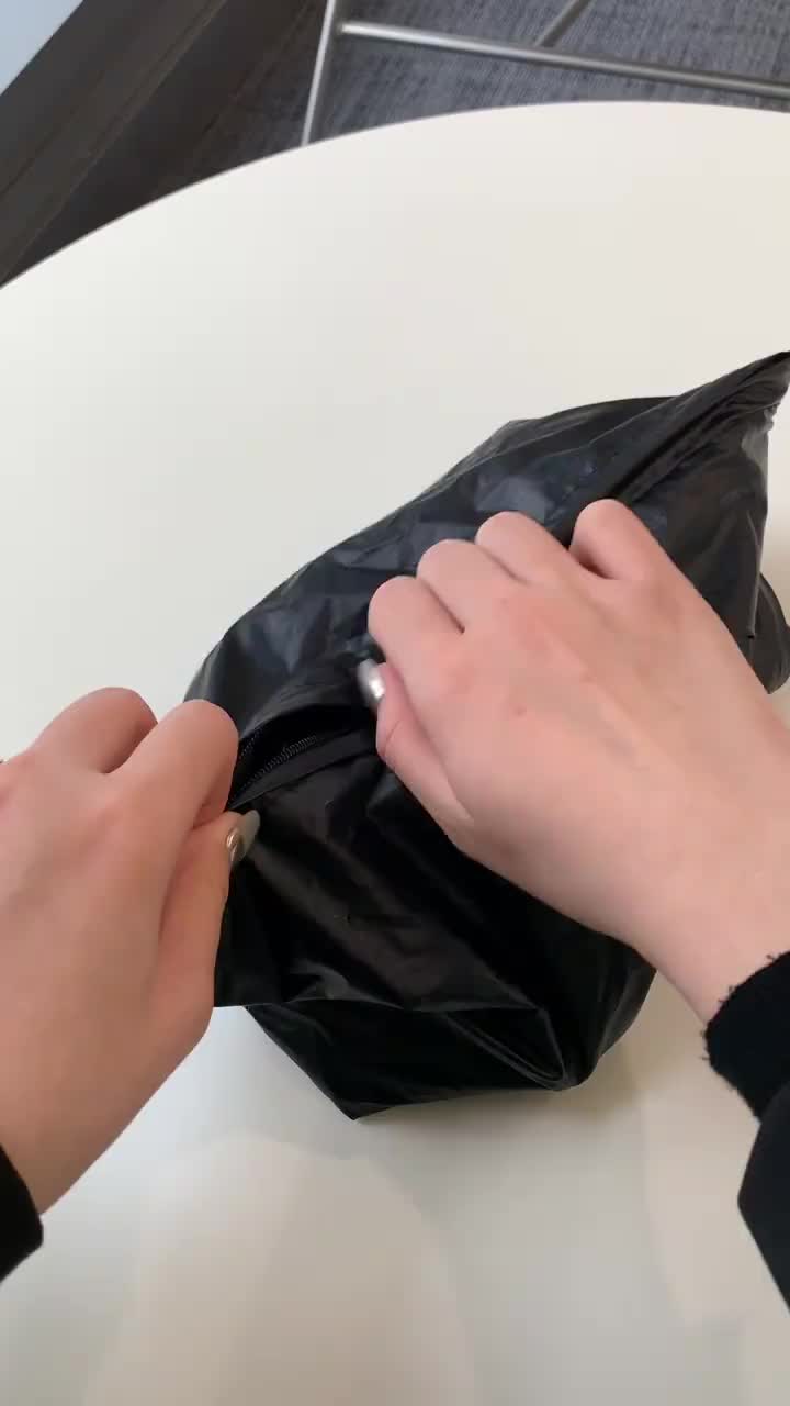What’s in the bag / 晚间翻包记