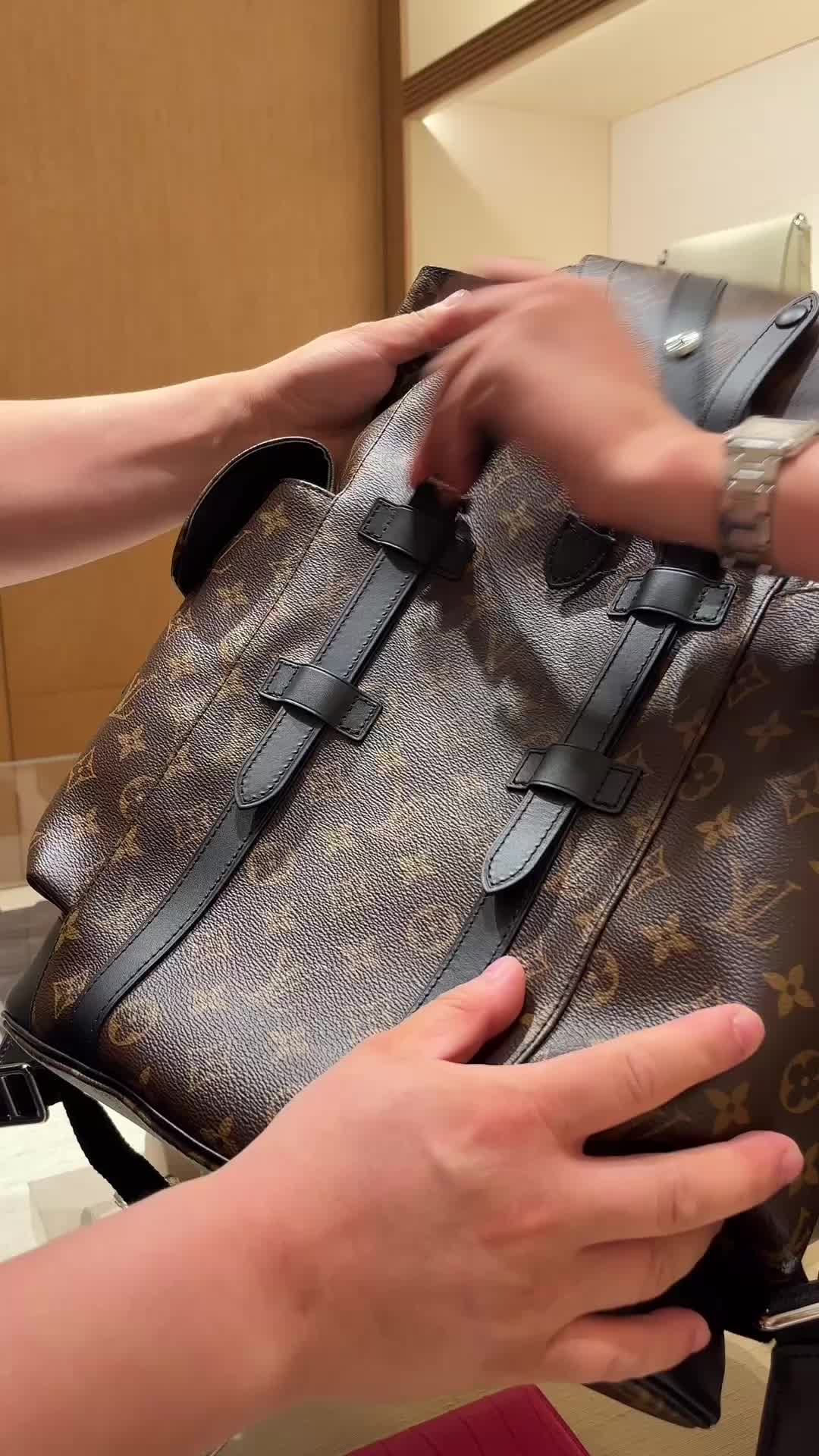 送给男友人生第一只包包必选LV