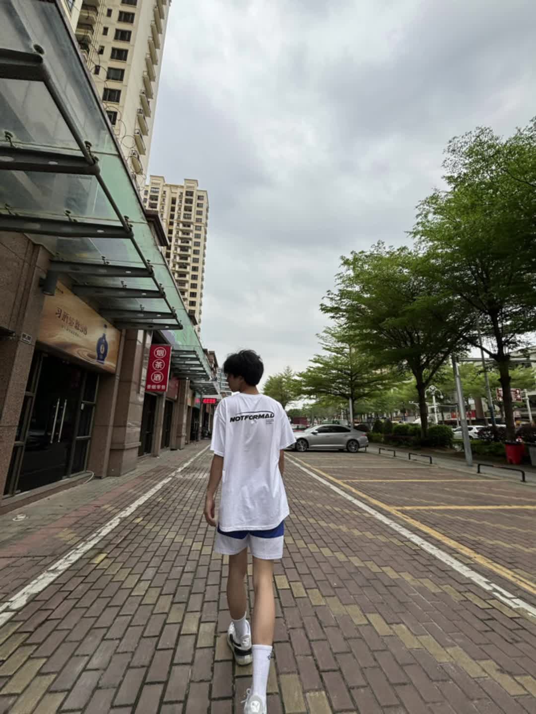 像阵风 掠过无数踪影