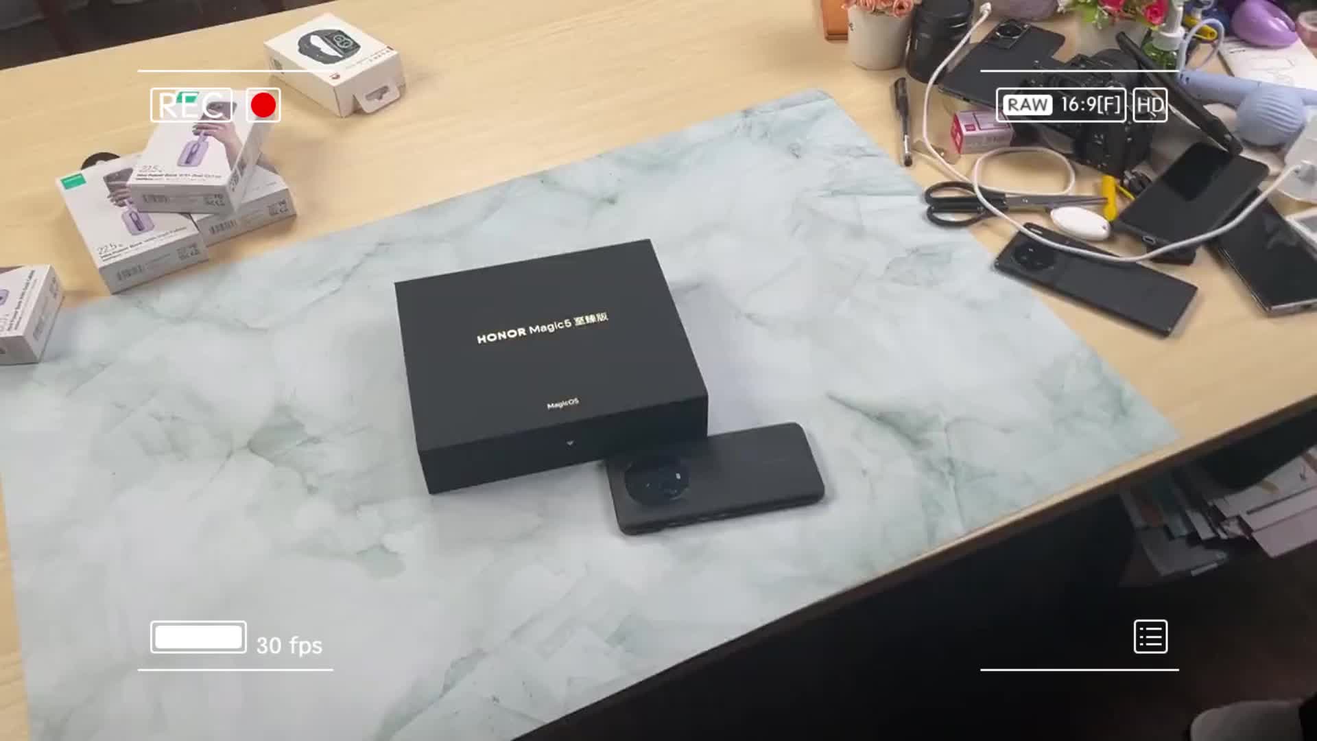 荣耀magic5至臻版开箱，华为亲儿子这个发胖体型真的一言难尽