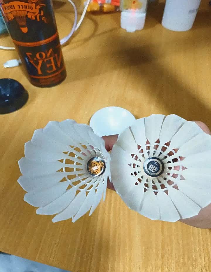 只有黄一点，外观看质量对得起这个价格，目