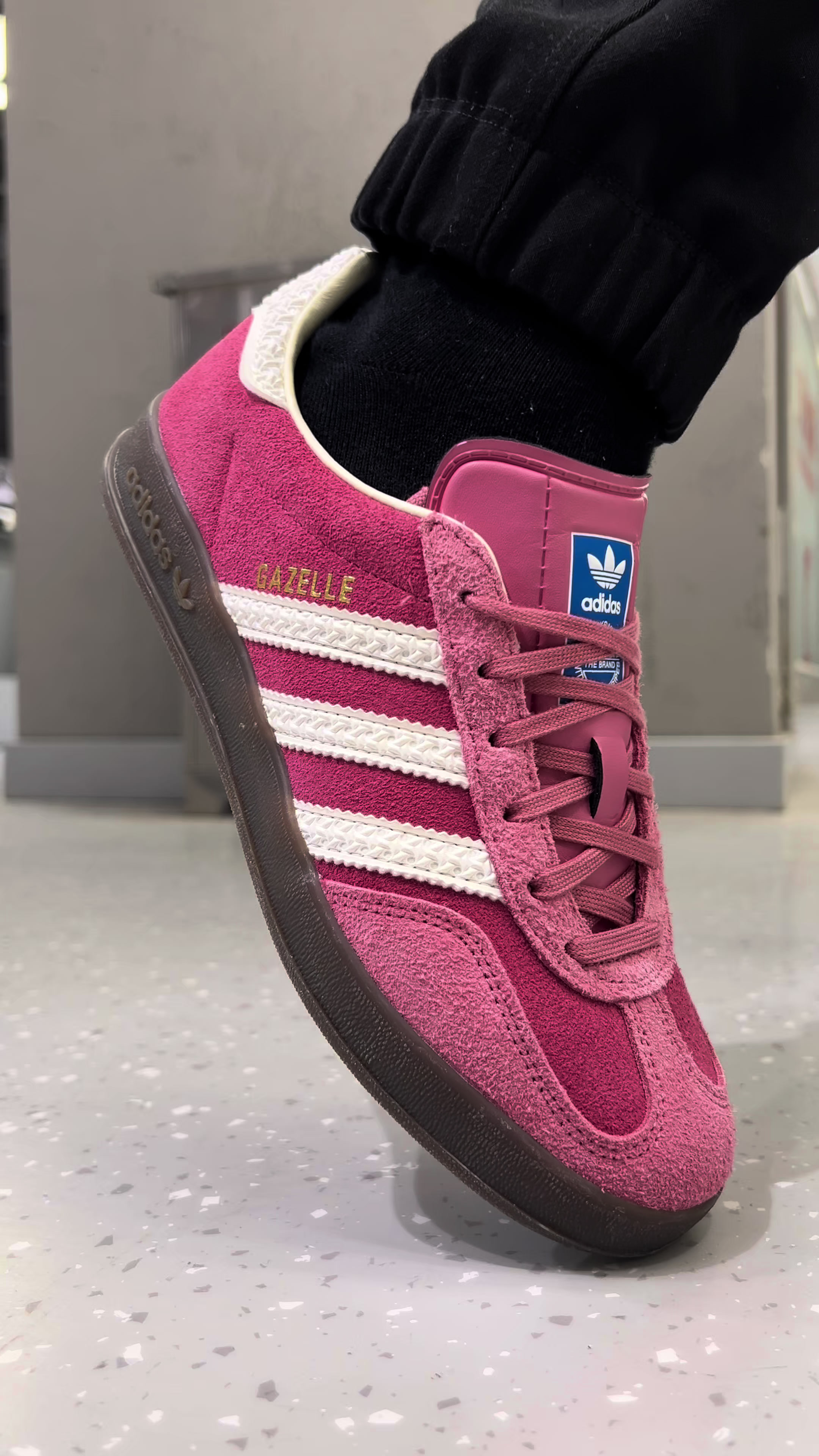 人气阿迪三叶草德训板鞋 粉色系主打一个颜值好看