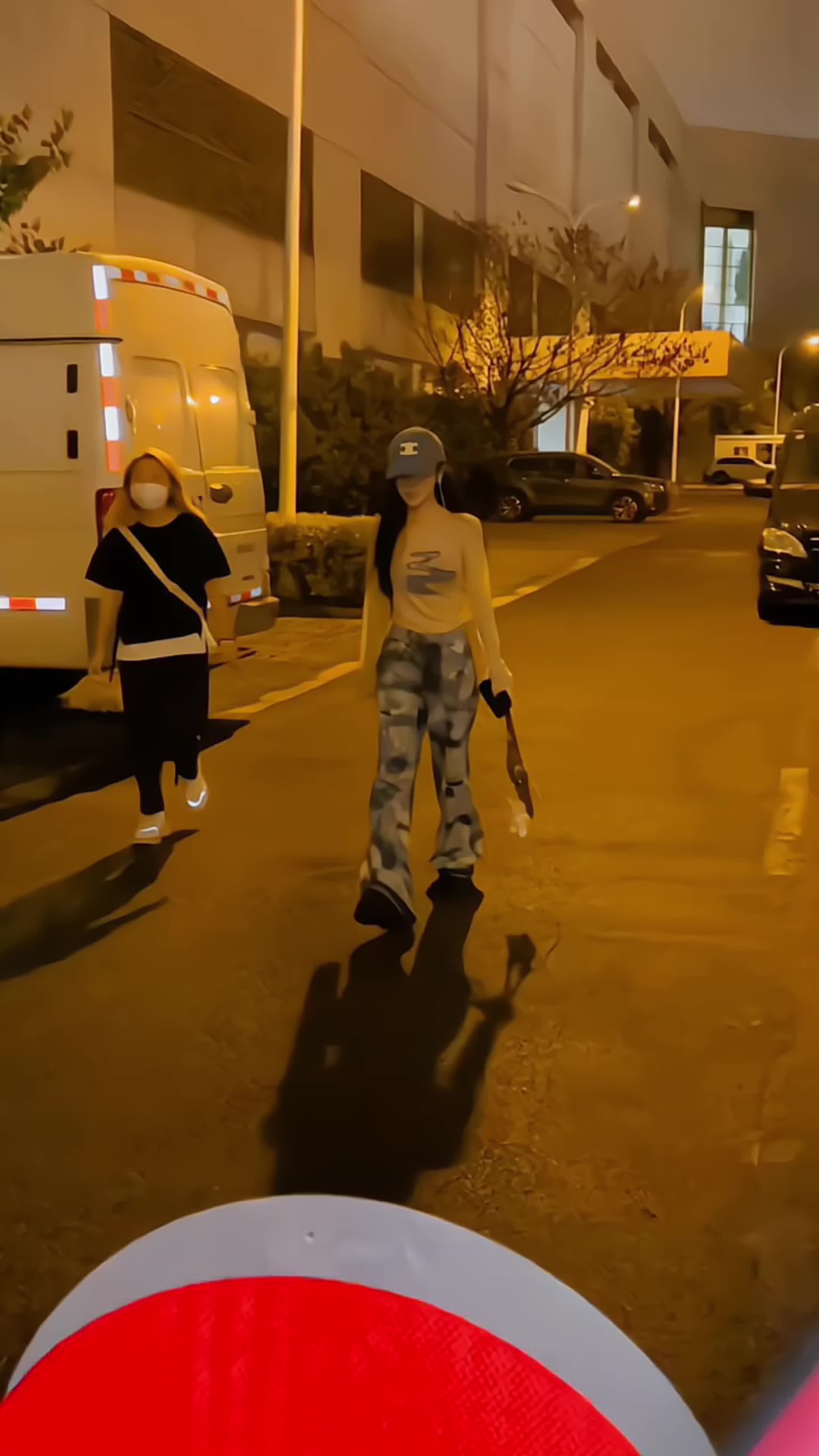 夜晚街头｜鞠姐松弛感韩系休闲穿搭