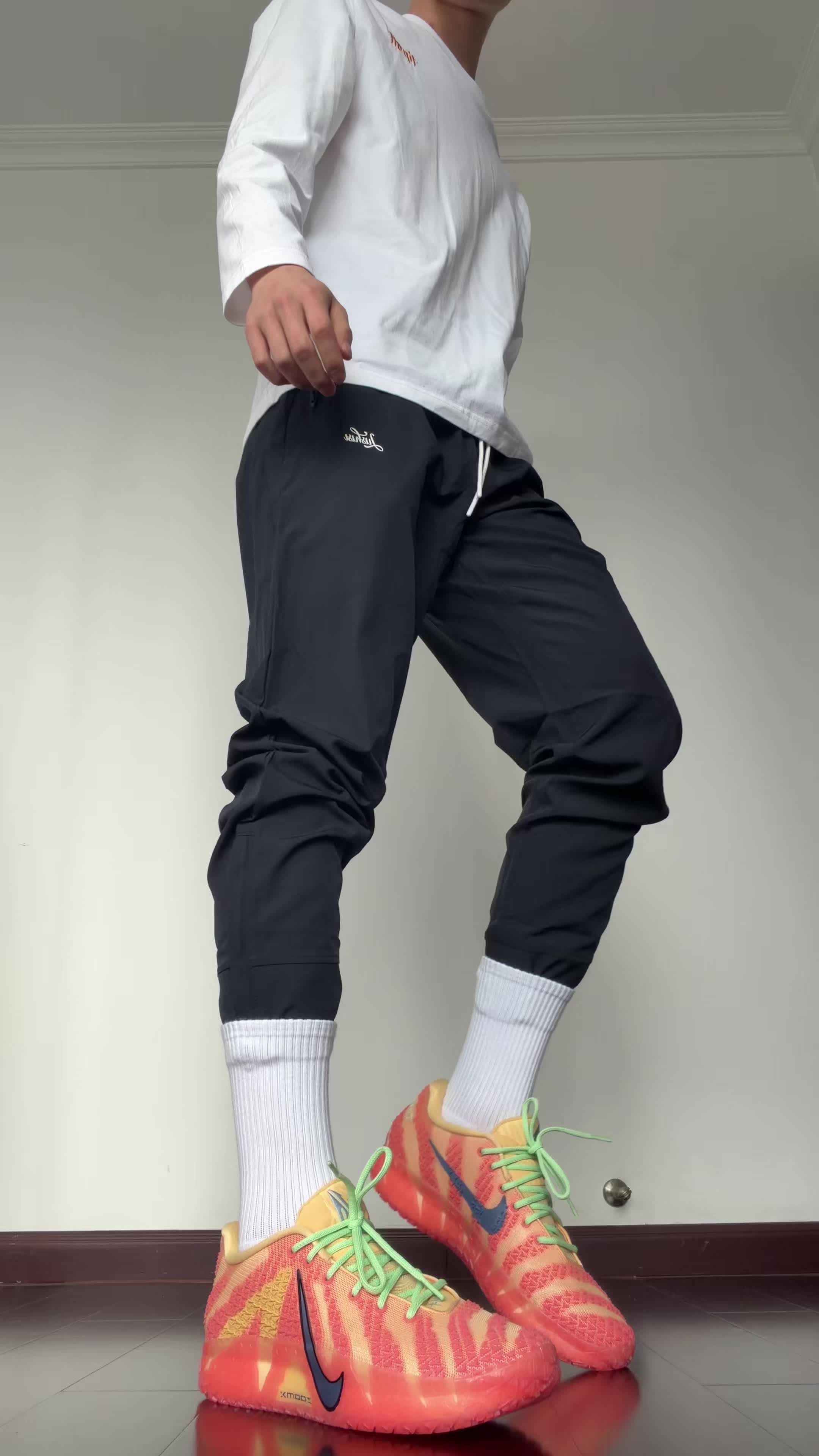 美式穿搭也能很简单扎袜搭球袜就够行