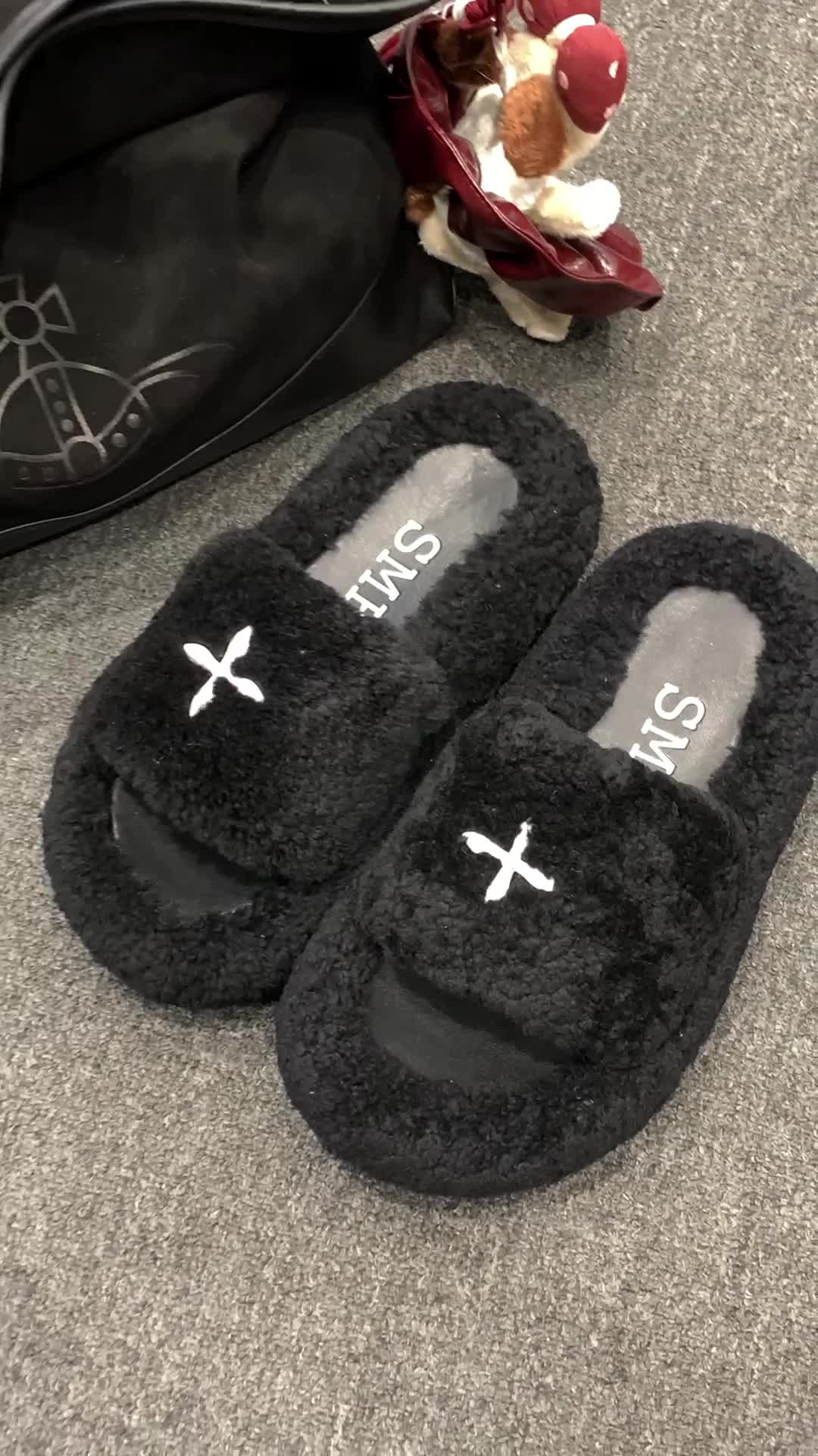 SMFK 毛毛拖跟秋冬天也泰搭配了👣👣