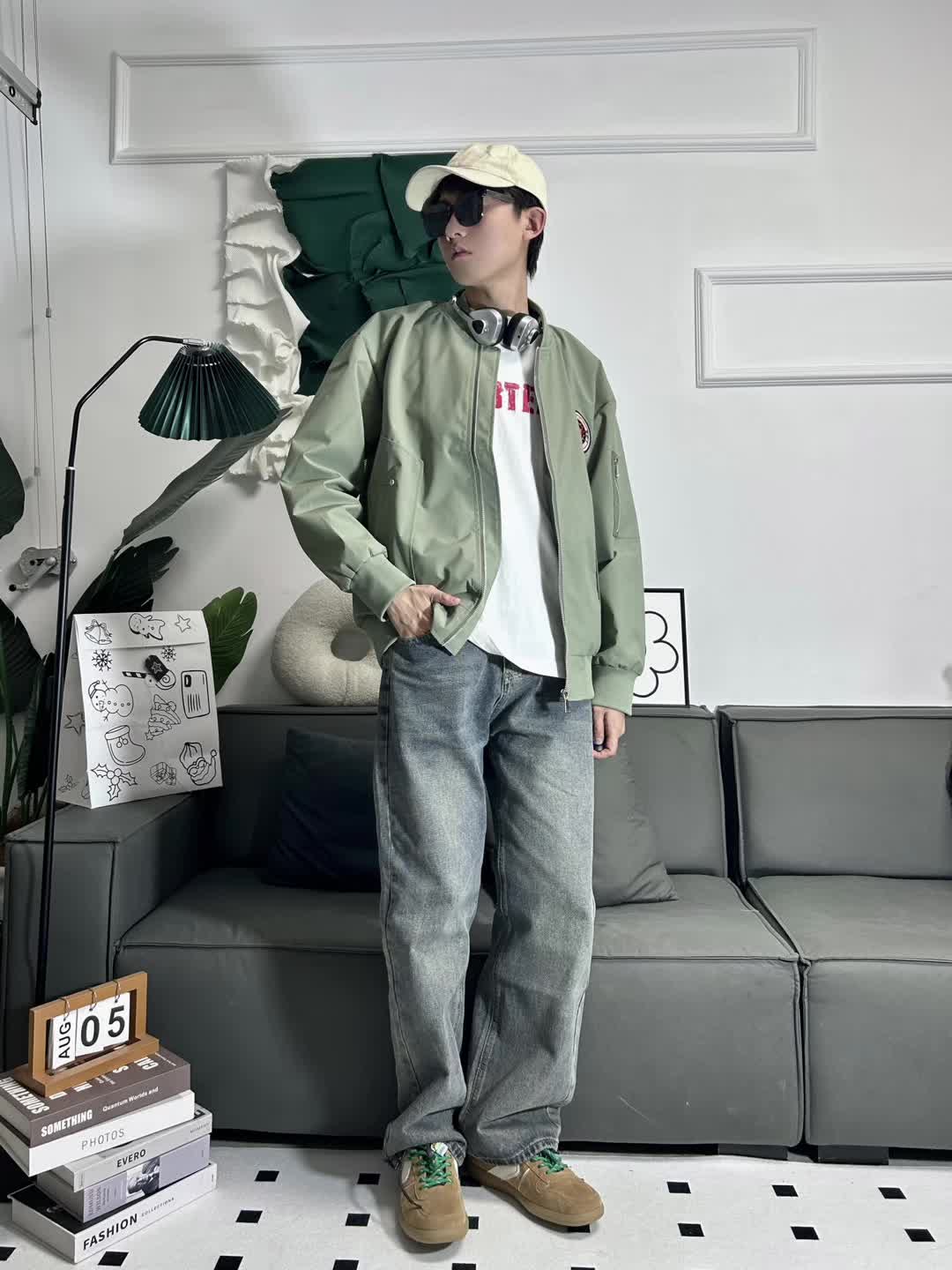 秋天松弛感出门，一件飞行夹克足矣