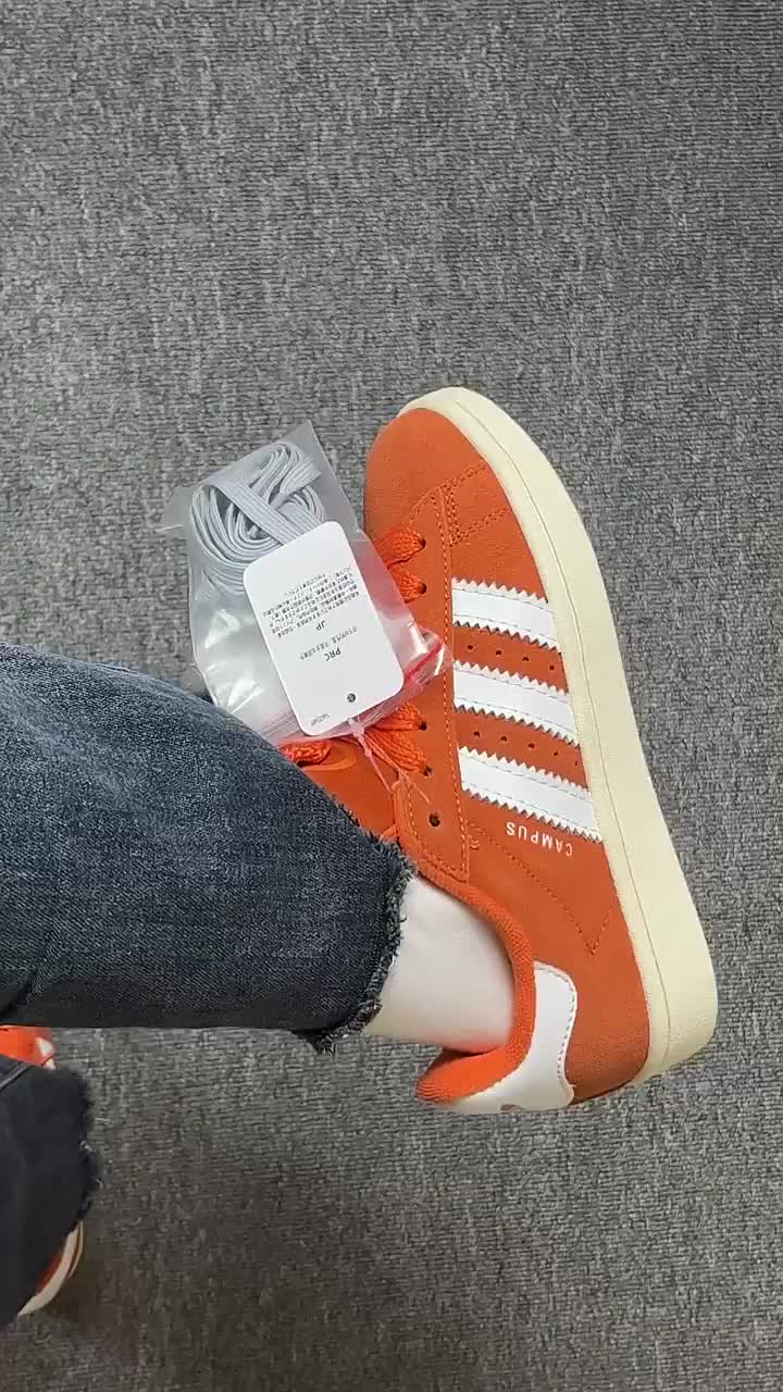 橙白撞色板鞋，活力满满的复古学院风