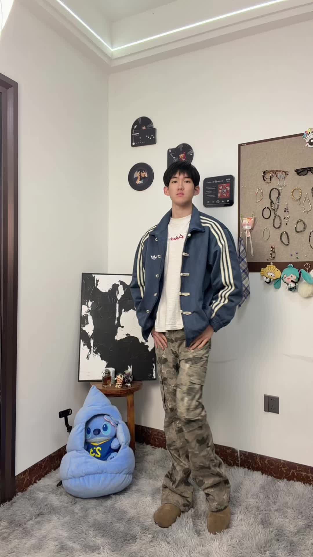 军绿色工装裤，男生穿搭的万能百搭款