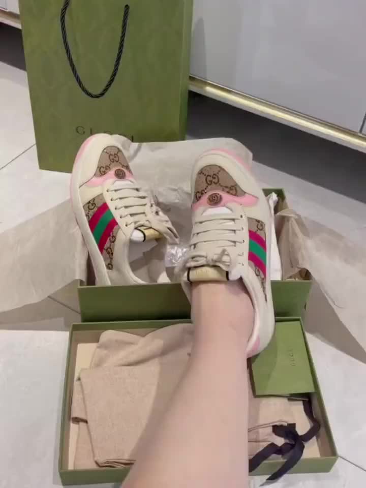 被问爆的甜酷天花板！这双Gucci板鞋我焊在脚上了