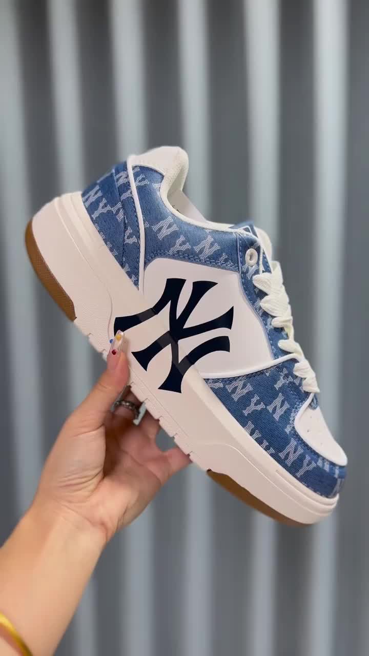 一眼就沦陷的蓝白经典配色！👟这个配色的MLB你喜欢吗？