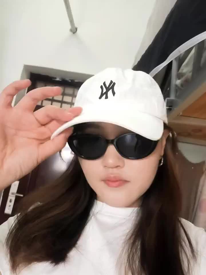  谁懂这个帽子加眼镜带来的震撼感