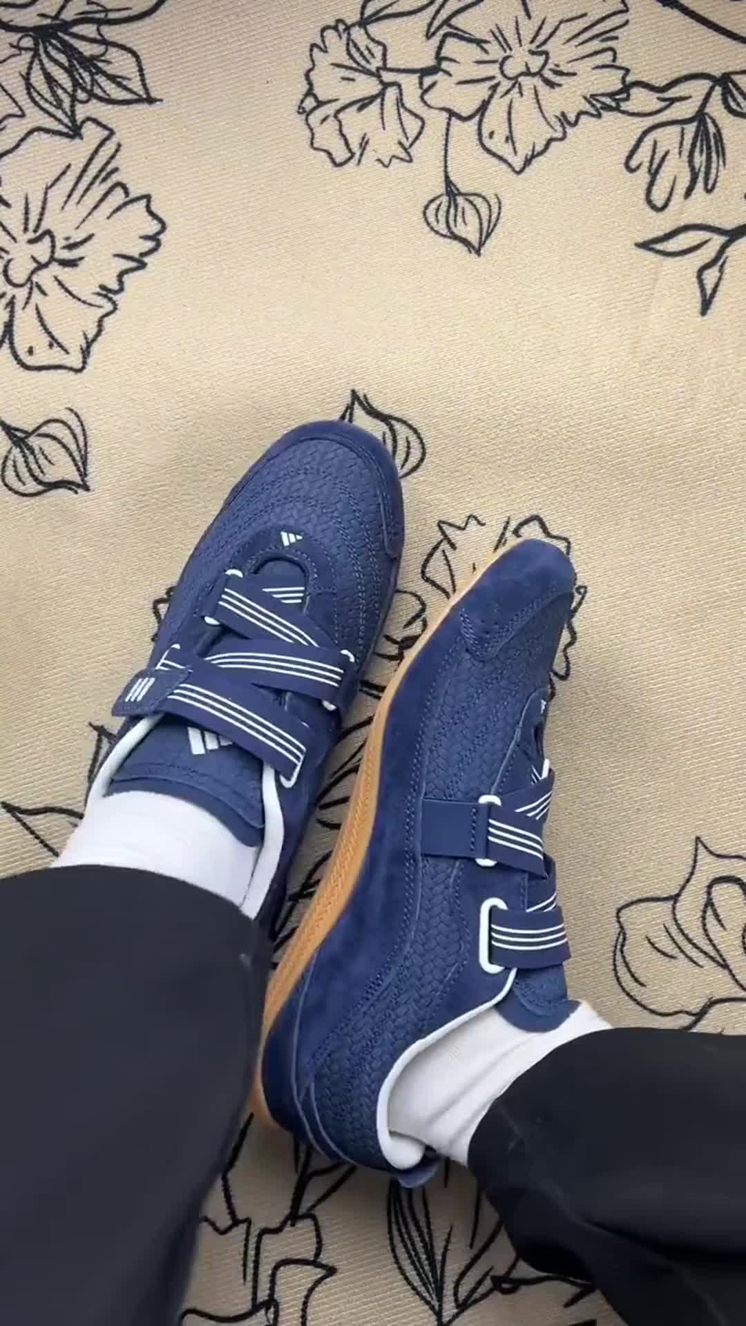 藏蓝魔术贴德训鞋实测：懒人穿脱便利