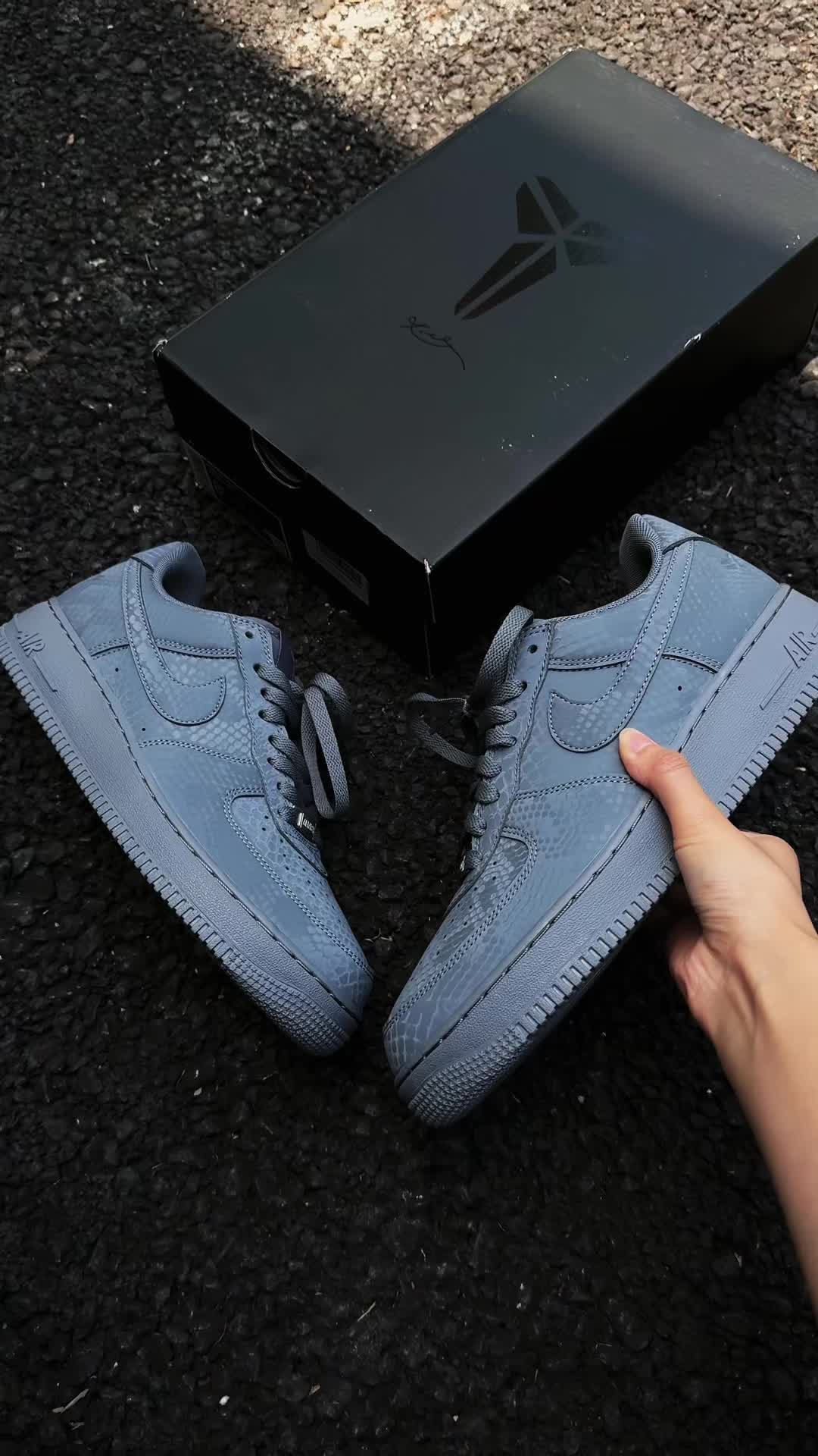 科比联名AF1｜冷灰色蛇鳞纹理质感真的夯到爆❗️