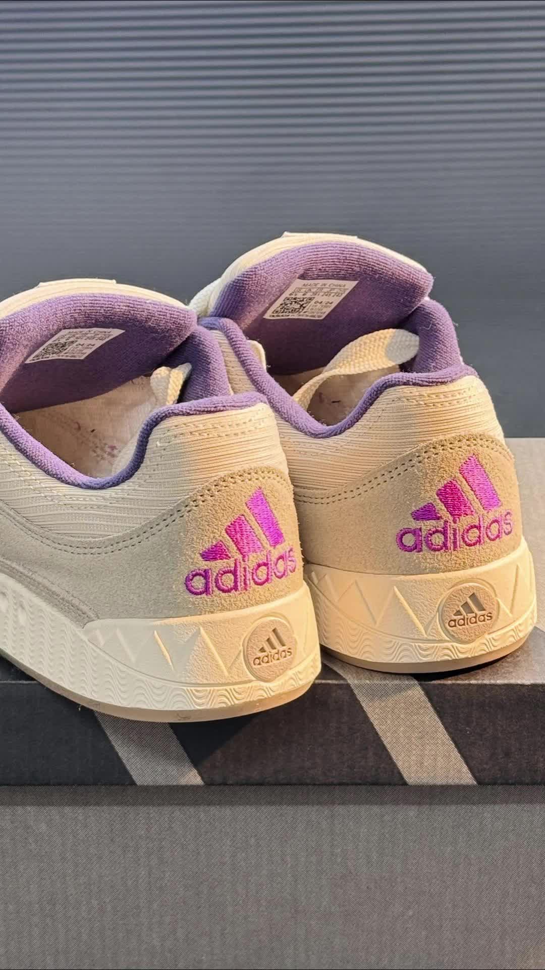 adidas灰白紫蒸汽波撞色，踩进千禧松弛感