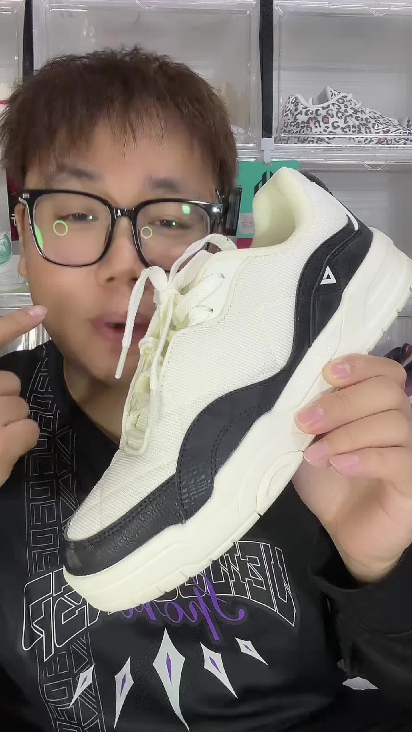 这双鞋就是觉得好看才买的，但是没想到，脚