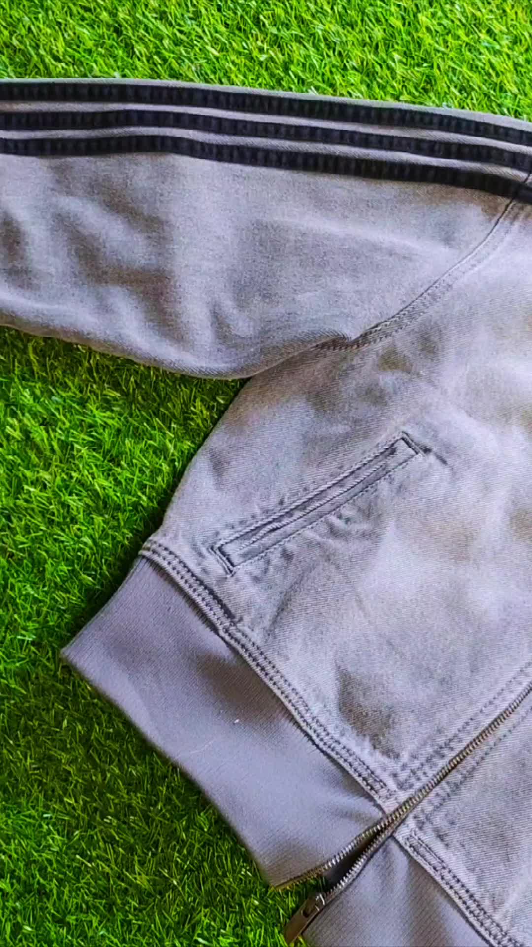 adidas阿迪达斯三叶草女子运动休闲水洗做旧立领牛仔外套JY2564