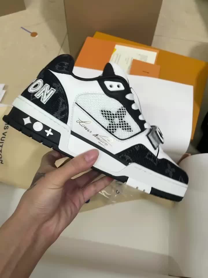 📷拆箱视频！Louis Vuitton trainer 百搭复古花朵图案牛仔布 板鞋！！！