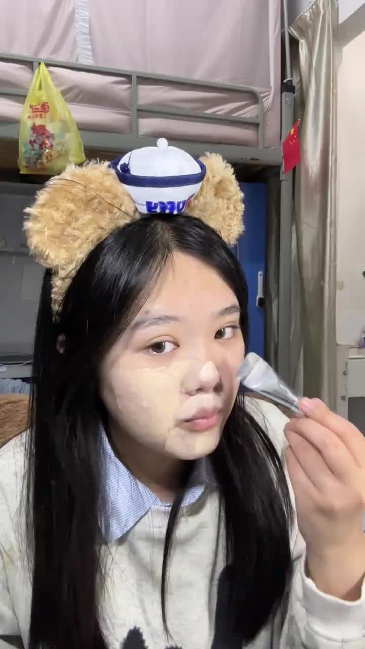 女大学生苦练化妆日记