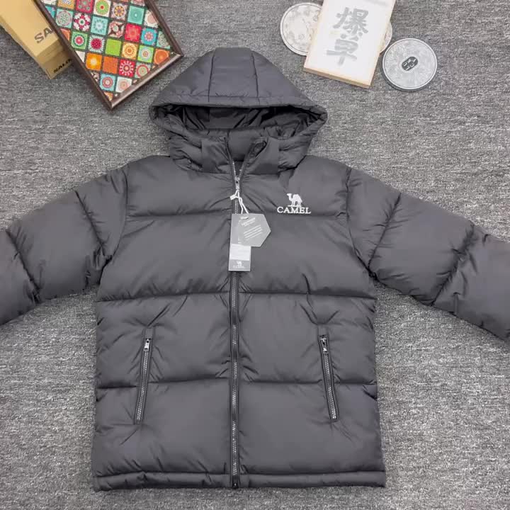 细节控狂喜！骆驼羽绒服防风防水，还自带抗静电黑科技.