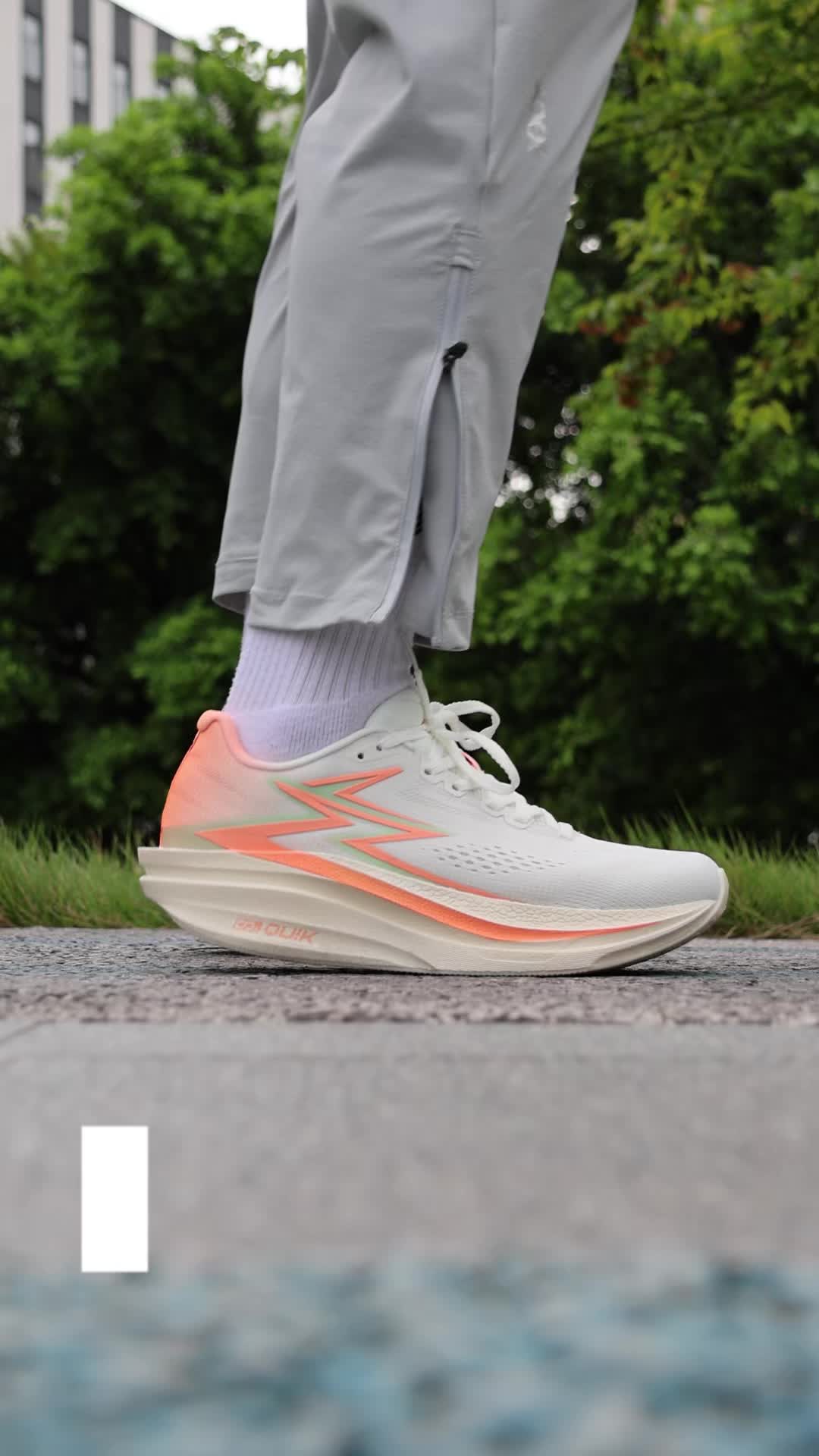测评30秒丨361°飞燃4.5MIX 识货联名