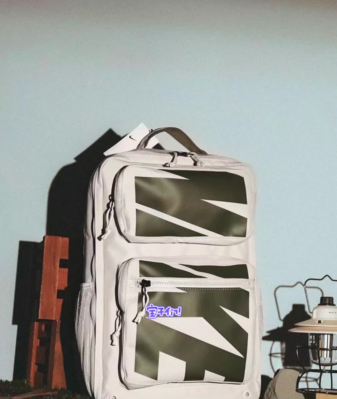 超赞的 Nike 字母印花双肩包，男女同款情侣必备