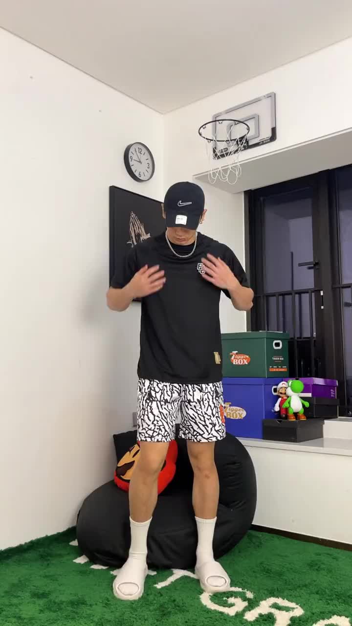 必备的篮球短袖训练服